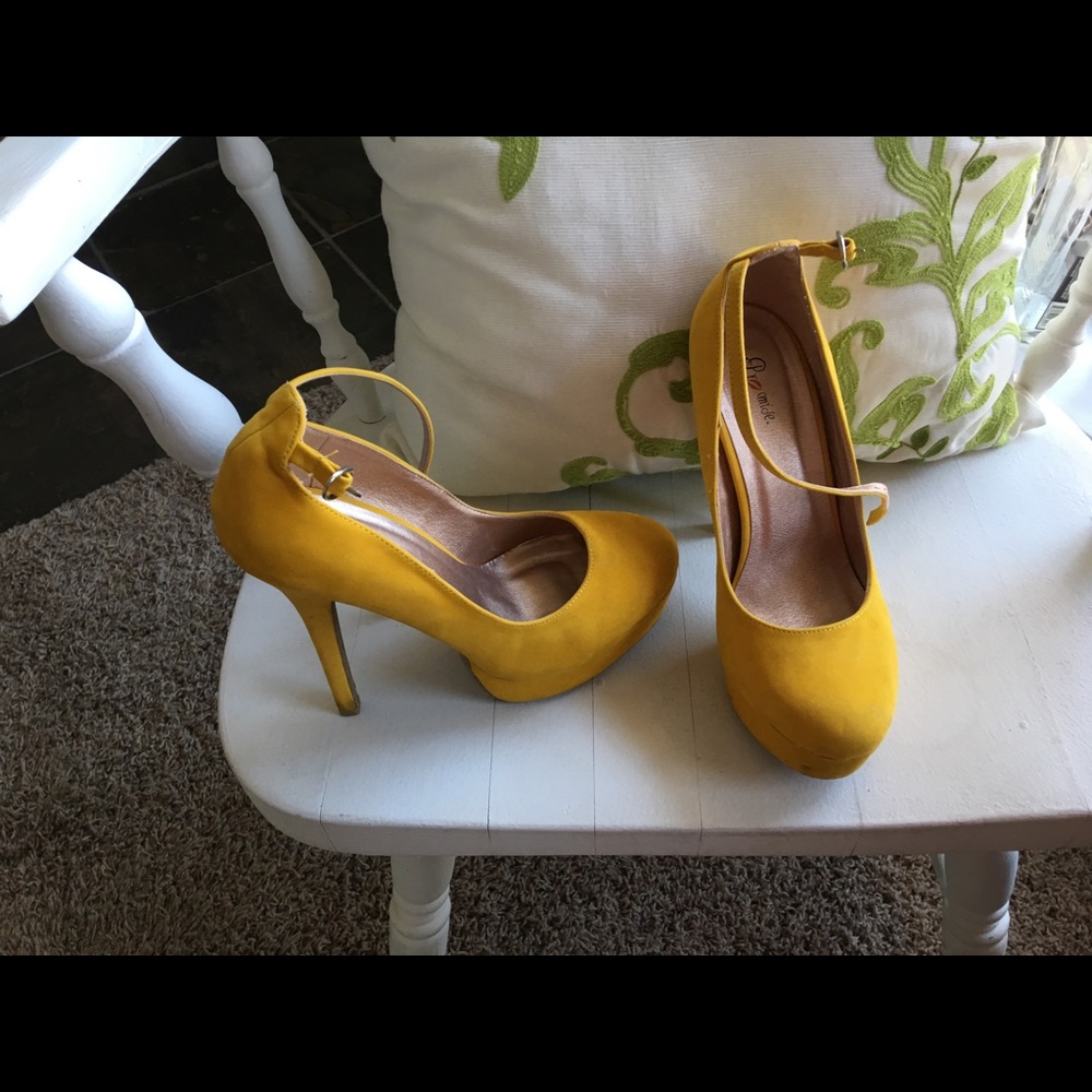 Shoes - Picture 3 of 8